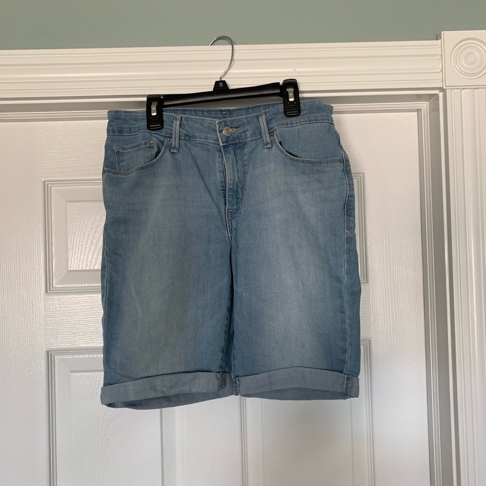 Size 29 levi jean shorts